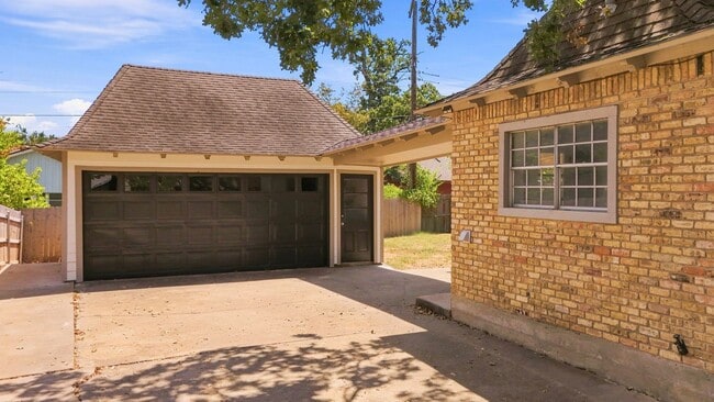 Photo - 2508 Memorial Dr