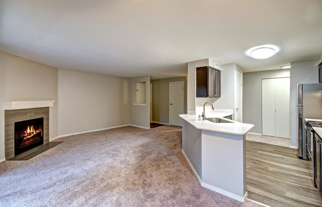 Bay Court at Harbour Pointe apartments — community photo