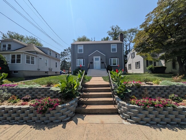 Main Entrance - 33 Englewood Ave Unit 2