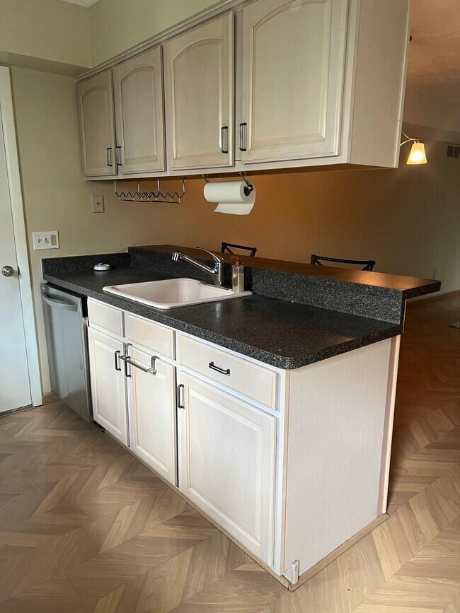 Photo - 616 Eastbrooke Ln