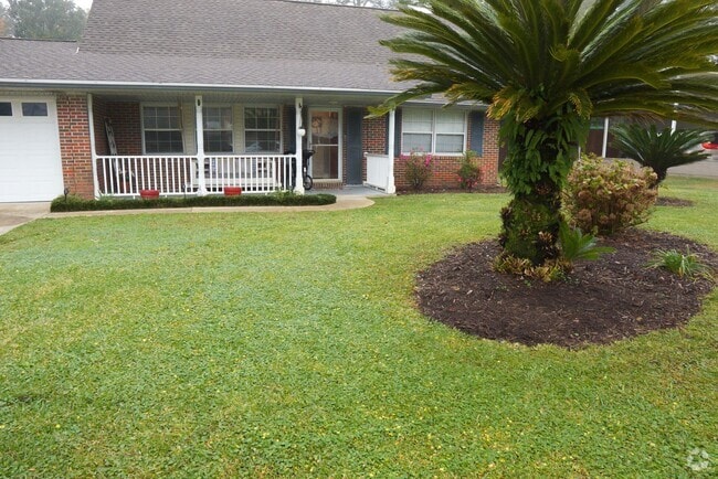 Building Photo - Pool Home in FWB!