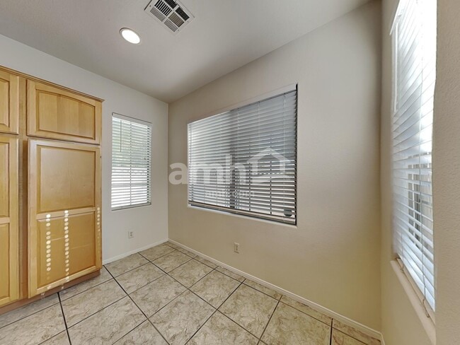 Photo - 611 Desert Silk Ct