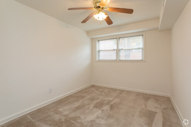 2BR, 1BA - 766 SF - Park Georgetown