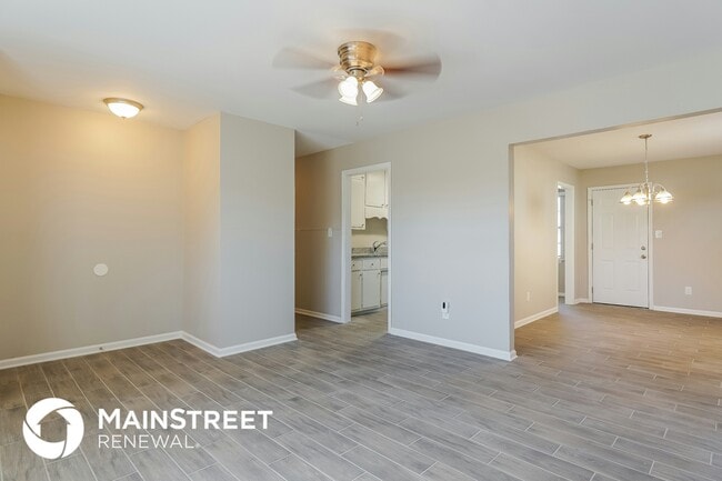 Photo - 528 Lamplighter Ln