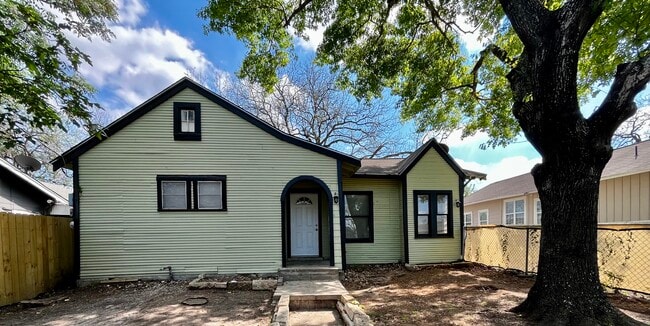 Building Photo - 1914 W Wildwood Dr Unit B