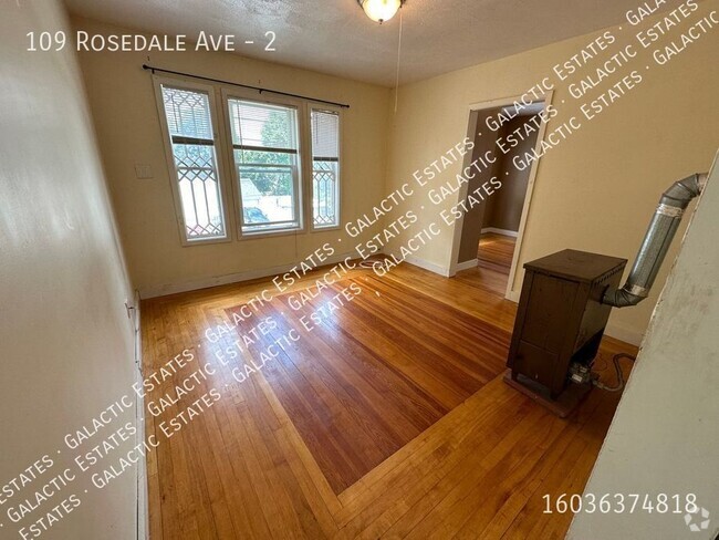 Building Photo - Second Floor, 2 Bedroom, 1 Bath Manchester... Unit 2 Rental