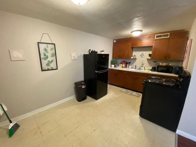 Photo - 2362 Airport Dr Unidad B