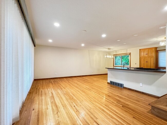 Photo - 3830 Union Terrace Ln N