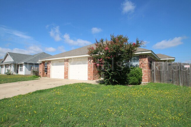 Photo - Charming 3-Bedroom Duplex in Prime Killeen...