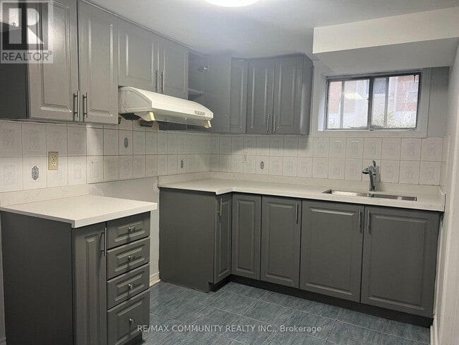 Photo - 177 Sedgemount Dr