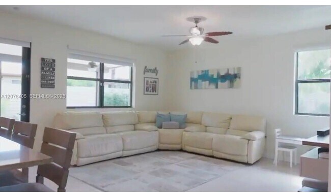 221 SE 35 Ave