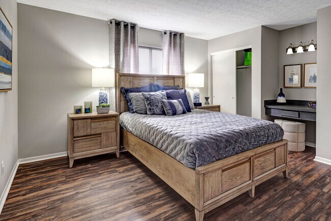 Photo - Riverdale Plaza