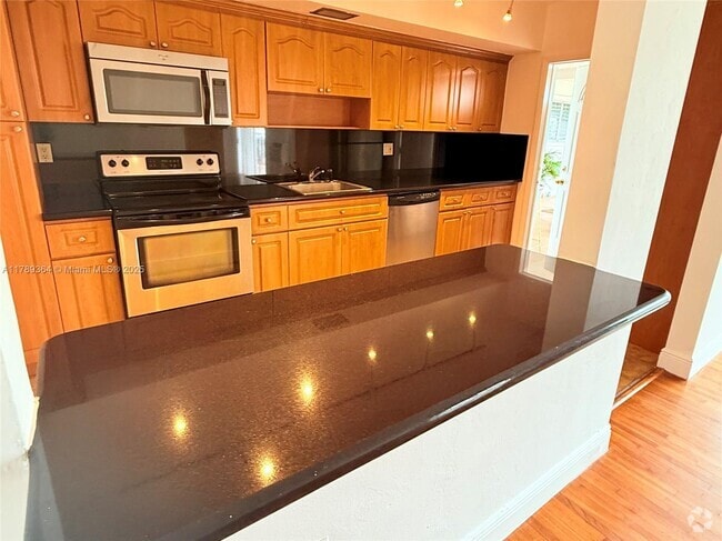 Building Photo - 1316 NE 105th St Unit 203 Rental