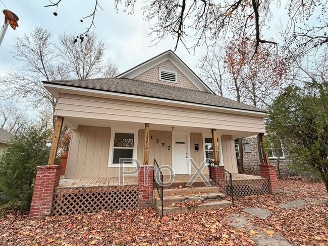 Building Photo - 1727 S Empire Ave