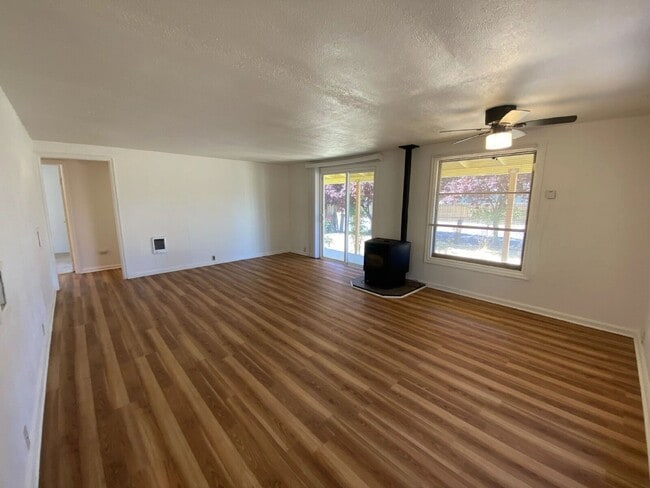 Photo - 710 W Broccoli St