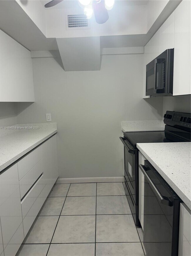 Photo - 1060 Crystal Lake Dr Unit 201