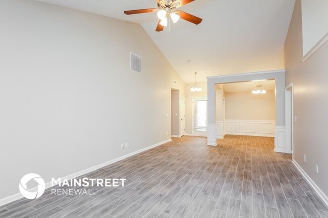 Photo - 1121 Ludwick Way