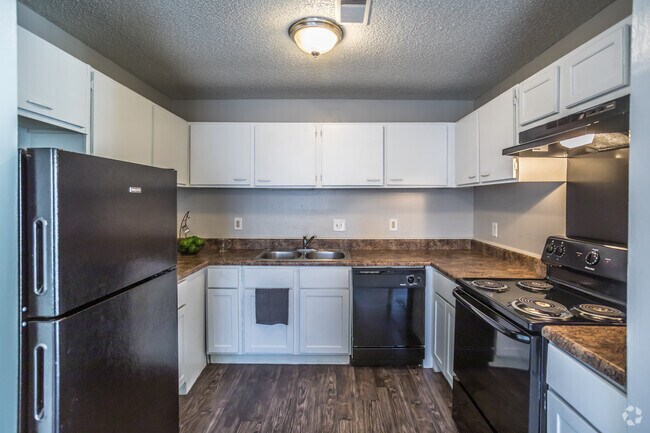 2 BR, 2 BA - 1022 SF