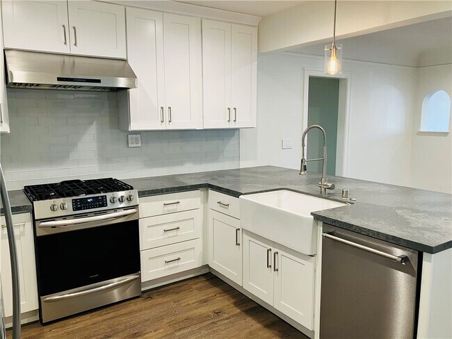 Photo - 221 Corona Ave