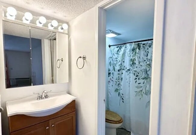 Photo - Lovely Studio in Gated Community Utilities Included