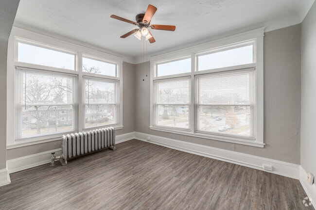 2BR, 1BA - 950SF - Living Room