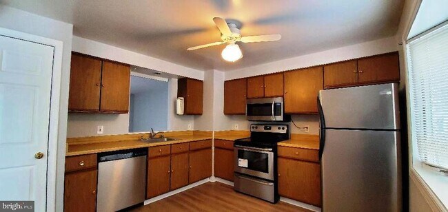 Photo - 16 Craftsman Ct