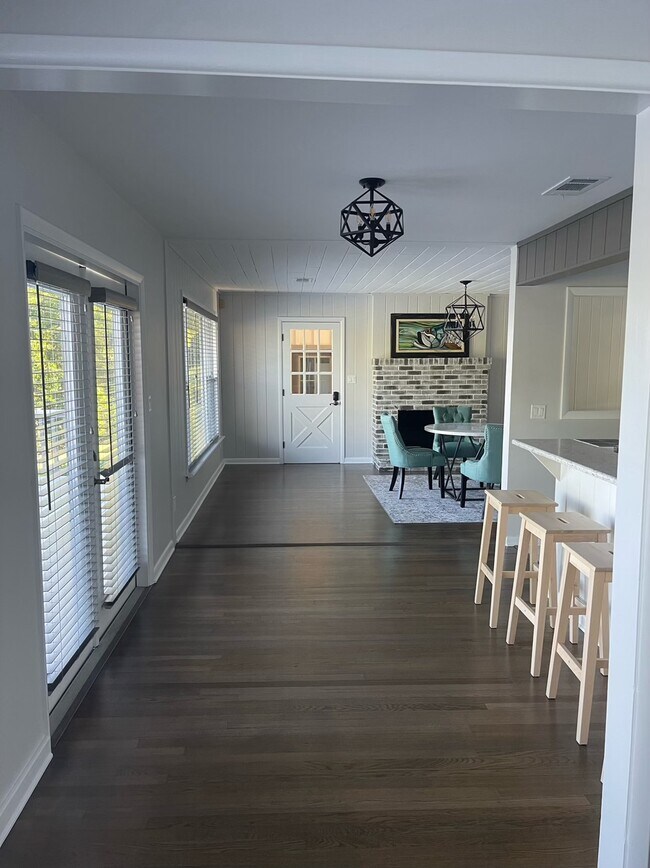 Photo - 940 N Kepler Rd