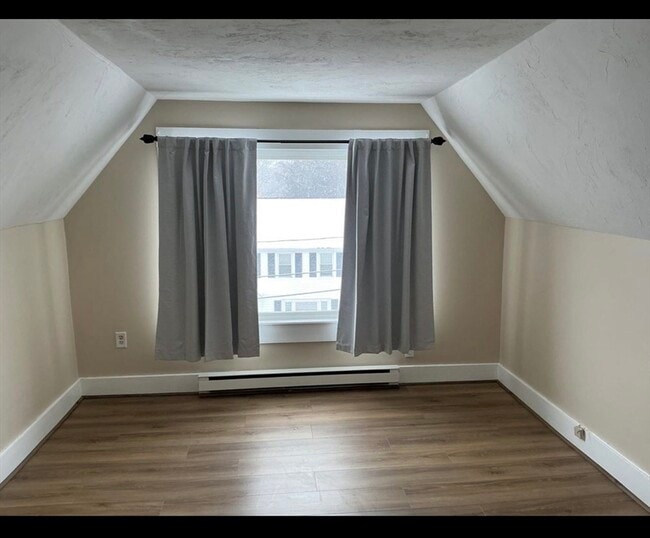 Building Photo - 28 Russell St Unit 3