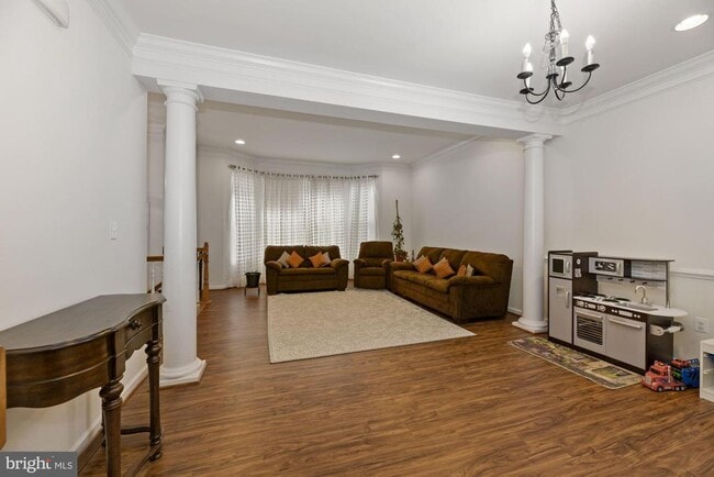 Photo - 43241 Mitcham Square