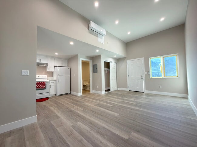 Photo - 1382 Molino Ave Unidad A