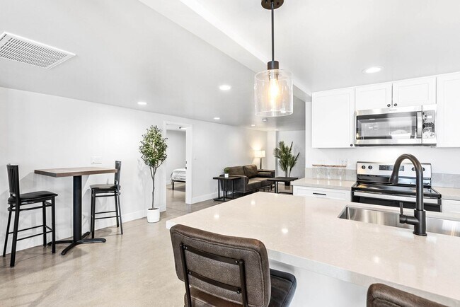 Photo - Student Housing - Private Bedrooms for Rent in Newly Renovated House (UNR)