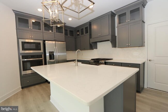 Building Photo - 2512 W Peninsula Dr