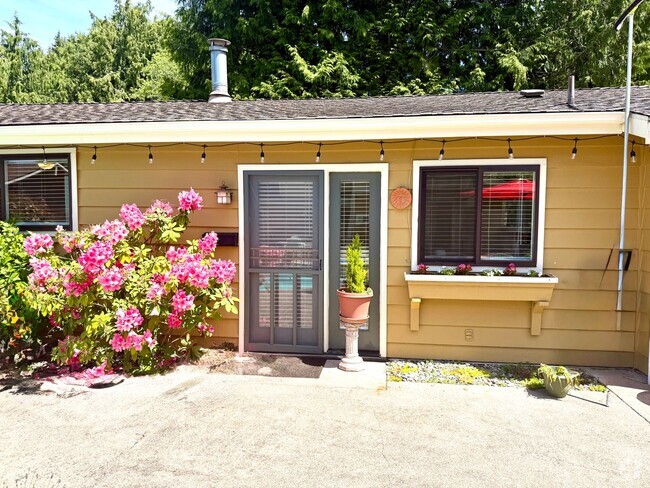 Building Photo - Charming 2 bed, 1 bath Edmonds Apartment H...