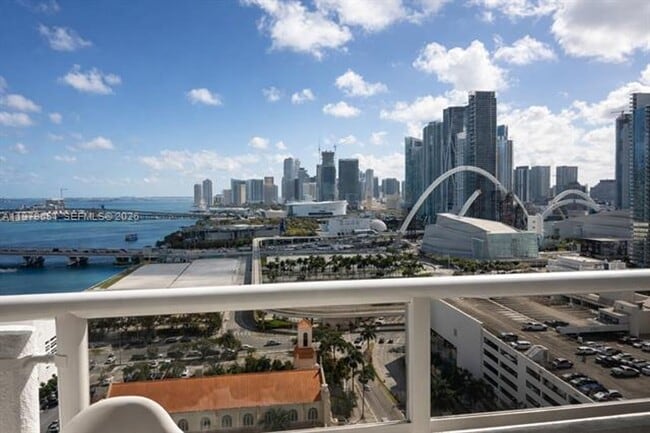Building Photo - 1717 N Bayshore Dr Unit 1717 N Bayshore Dr # A-2654