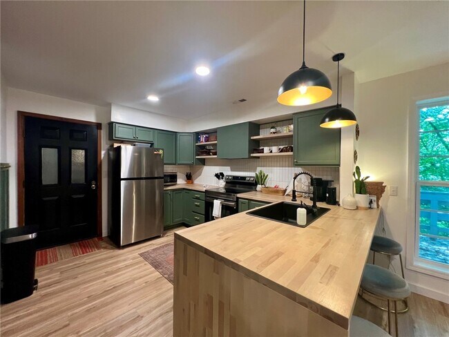 30 Shakespeare Dr
