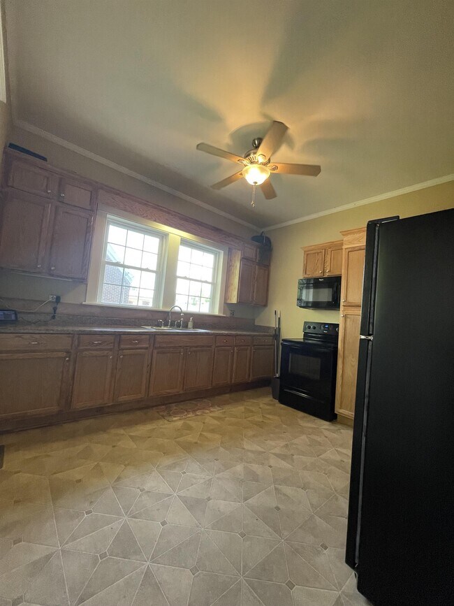 Photo - 213 Kitson St