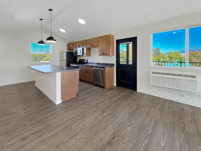 735 Grant St Unit 107