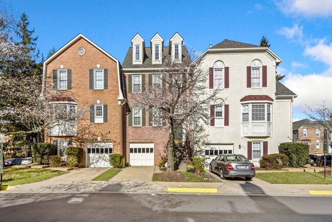 Photo - 8015 Merry Oaks Ln