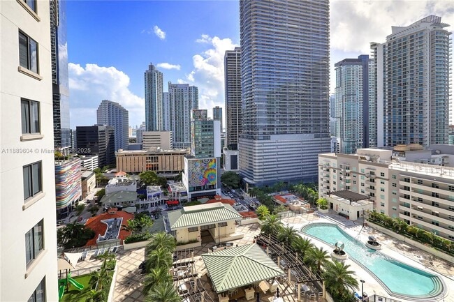 Photo - 999 SW 1st Ave Unidad 2011