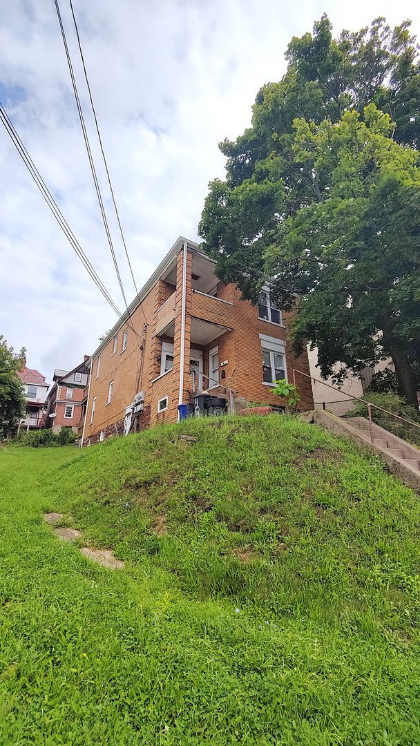 Building Photo - 409 Kingsboro St Unit 2