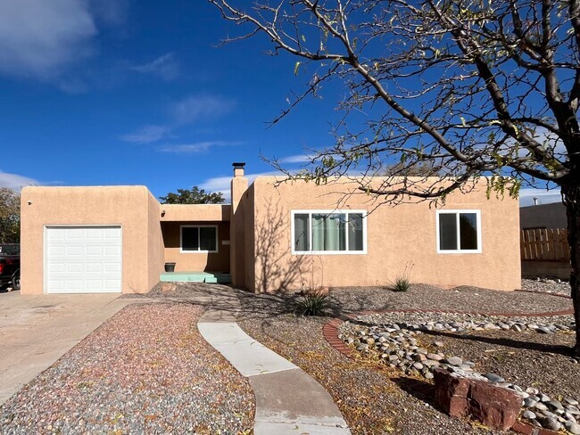 Building Photo - Spacious 2 Bedroom 3 Bathroom Home In ABQ!