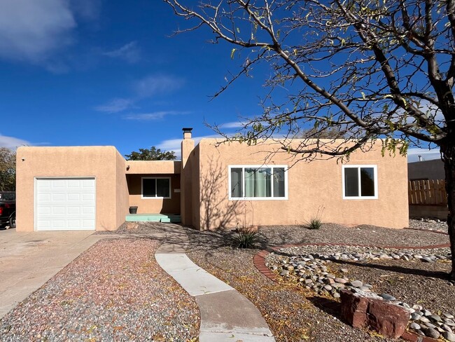 Spacious 2 Bedroom 3 Bathroom Home In ABQ! - Spacious 2 Bedroom 3 Bathroom Home In ABQ!