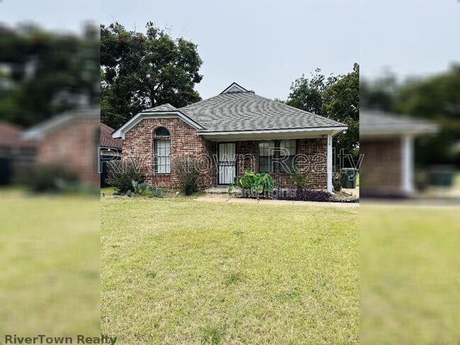 Photo - 715 Ayers St