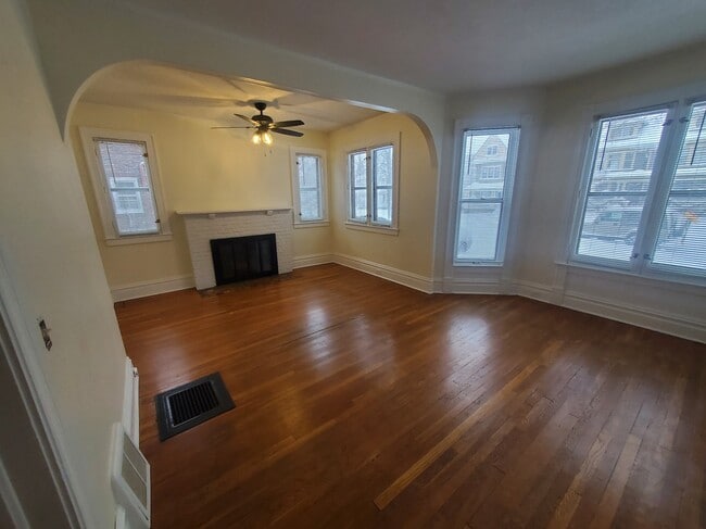 Photo - 556 College Ave SE Unidad 558 - Whole 1st Floor