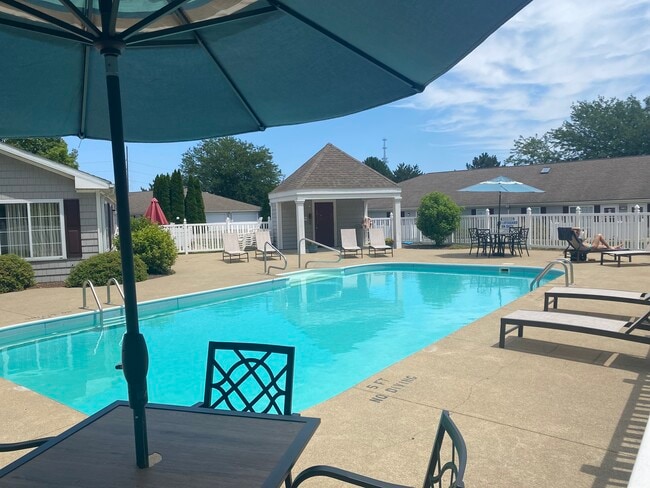 Pool - Plum Brook Villas West