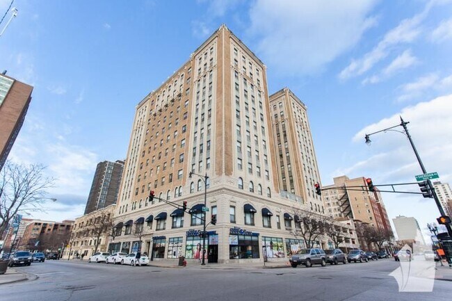 Building Photo - 4607 N Sheridan Rd