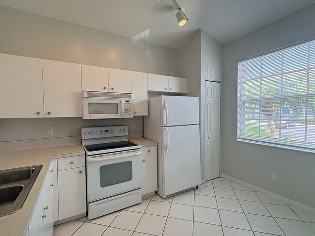 Photo - 3/2.5 Townhome in Fort Myers for Rent