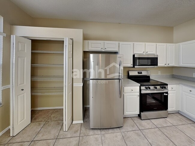 Photo - 823 Springwood Cir