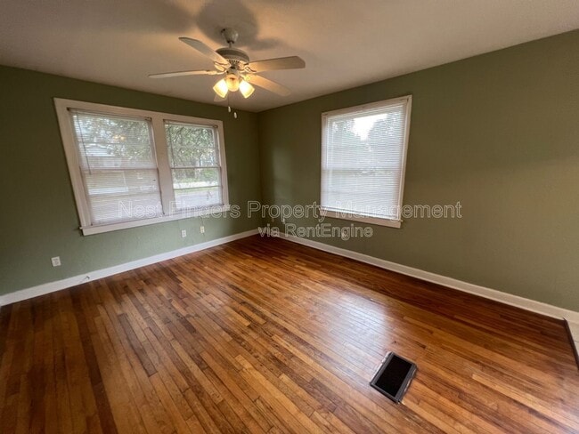 Photo - 2608 College St