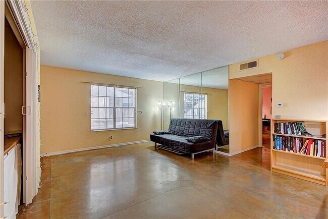 Photo - 910 Duncan Ln Unit 7